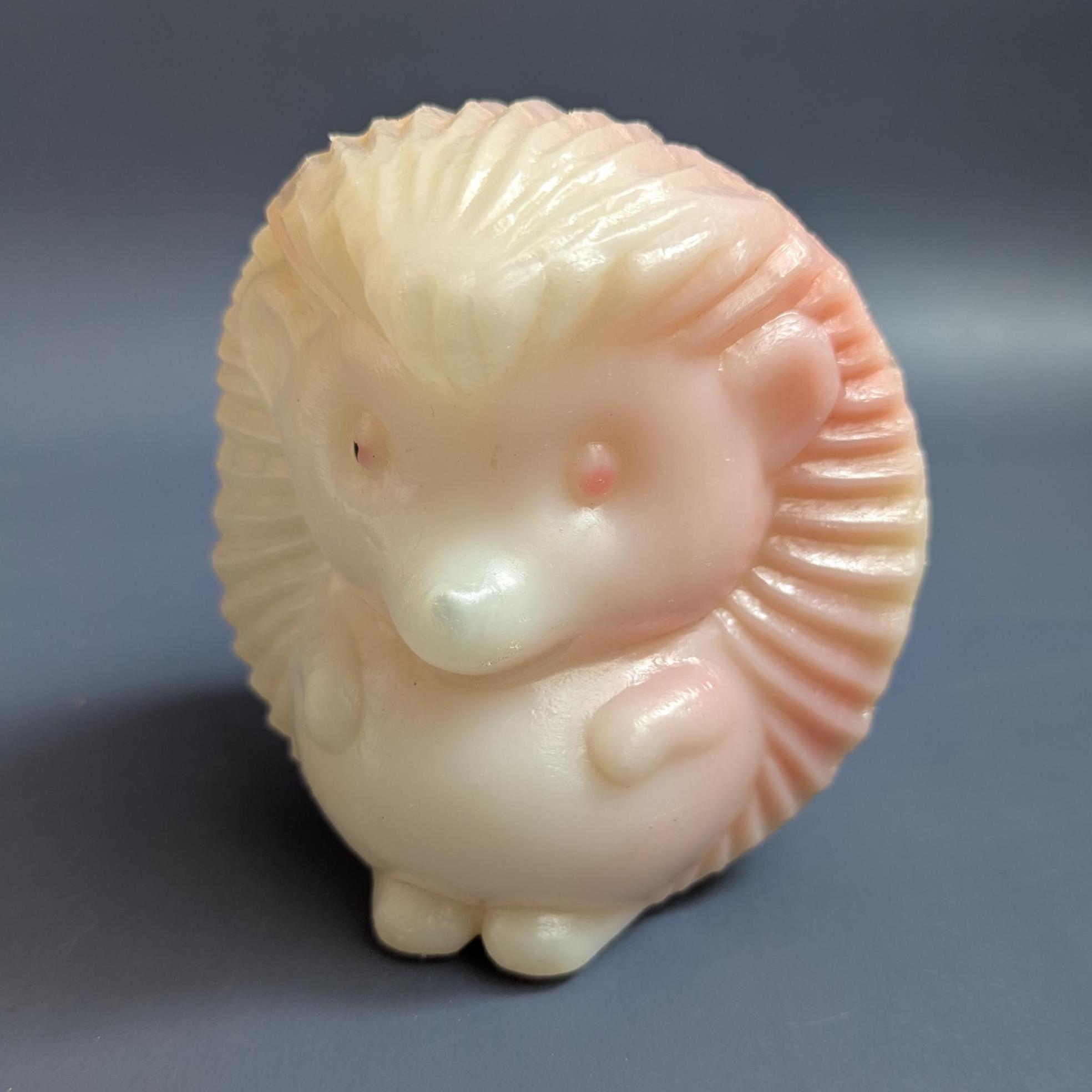 プラスチック製ハリネズミ 10 cm、ソビエトノスタルジックな