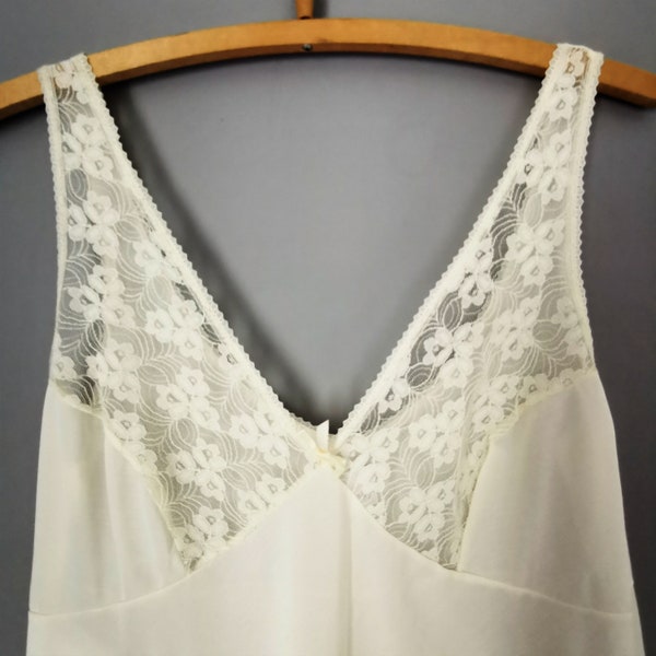 1970s Vintage women under-dress, ivory lace slip dress, Size M-L / 38-40, height 165-174 cm