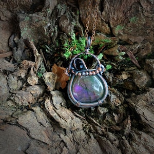 Handmade Labradorite Cauldron Necklace, Crystal Necklace, ,Crystal Pendant, Crystal Jewelry