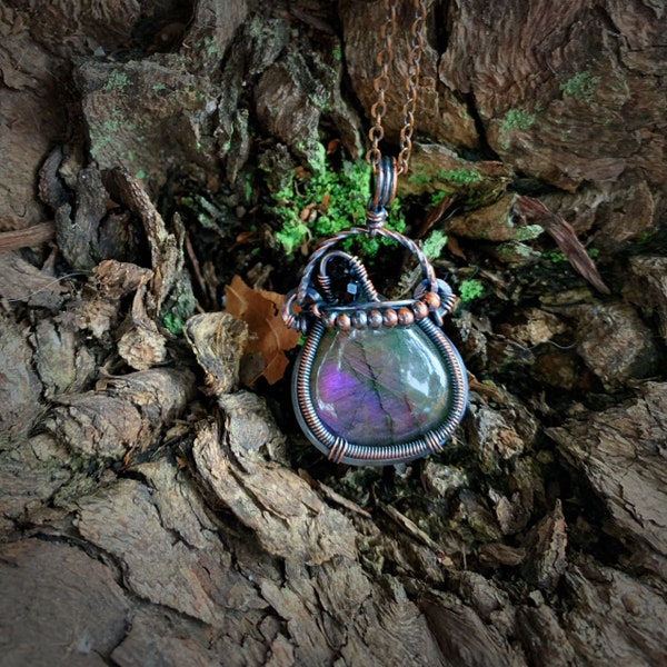 Collier de chaudron de labradorite fait à la main, collier en cristal, pendentif en cristal, bijoux en cristal