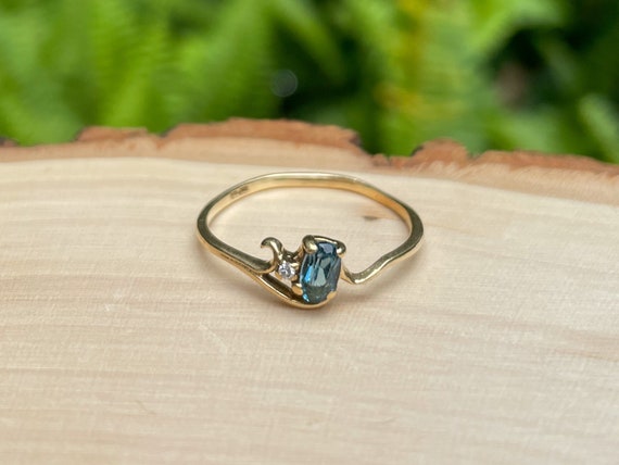 10k Yellow Gold Diamond and Aquamarine Ring | Siz… - image 3