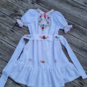 Hungarian hand embroidered white floral dresd, Traditional Matyo traditional  peasant smocked boho dress for litle girls, kids folkfashion