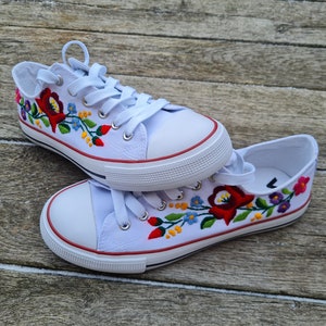 Handgeborduurde schoenen met mooie Hongaarse Kalocsa-bloemen 38 Eu-maat