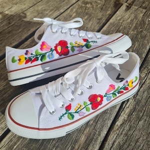 Handgeborduurde schoenen met mooie Hongaarse Kalocsa-bloemen, maat 37 Eu