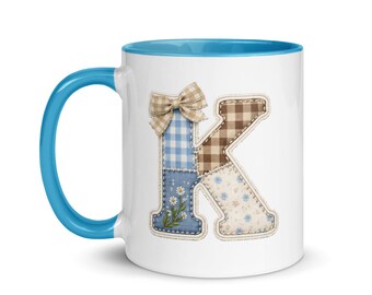 Letter K-koffiemok patchwork – gebloemde gequilt initiaal, cottagecore