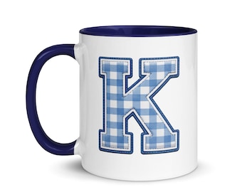 Koffiemok Letter K met gingham – blauw geruite kop met initiaal, gepersonaliseerd cadeau