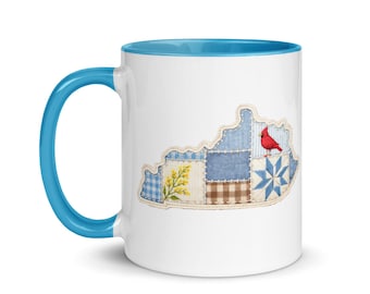 Kentucky Patchwork-koffiemok – Blauwe gewatteerde mok met kardinaal en guldenroede – Farmhouse Cottagecore-cadeau