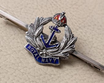 Broche antiguo de la Marina Real Británica de la Segunda Guerra Mundial, de plata de ley calada y esmalte azul/rojo, con forma de corazón.