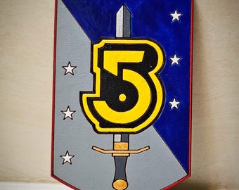 アーミー・オブ・ライト・シールドの手描き木製冷蔵庫マグネット（バビロン 5 にインスパイアされたデザイン）