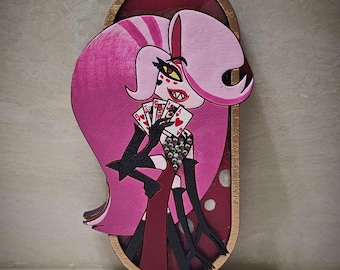 連敗中の天使をモチーフにした、手描きの無垢材チャーム／ピン／マグネット（ハズビン・ホテルにインスパイアされています）