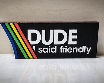 おいおい、フレンドリーなブラックライト反応ハンドメイド木製ピン/チャーム/冷蔵庫マグネット（ARCレイダースにインスパイアされた）