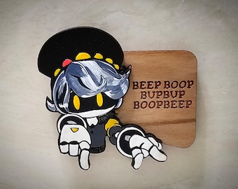 シリアル番号 N、船舶コンピュータデモンストレーション、ブラックライト反応型手描き木製チャーム/マグネット/ピン（殺人ドローンにインスパイアされた）