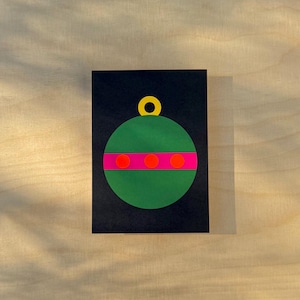 Weihnachtskarte Weihnachtskugel / Neonpunkte