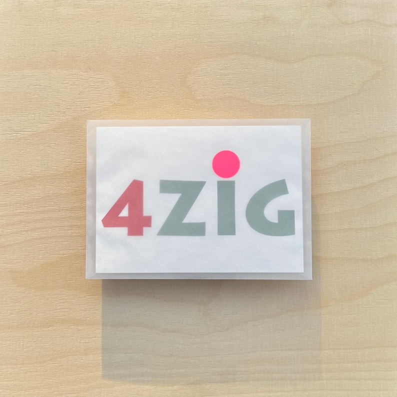 May include: A white card with the text "4zig" in gray letters and a pink circle above the text.