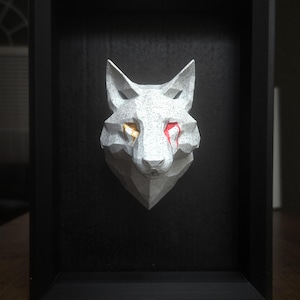 "Gerahmter Wolfs Kopf, ""Red Rising"" Bücherecke / Deko."
