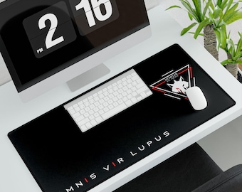 Omnis Vir Lupus, Howler, Red Rising Themed Desk Mat