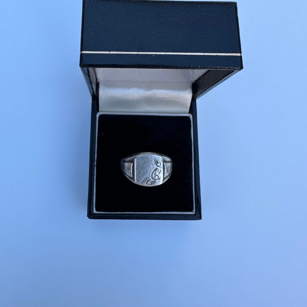 A Gentleman's Silver Signet Ring with Full English Hallmark: VWA Birmingham 1977