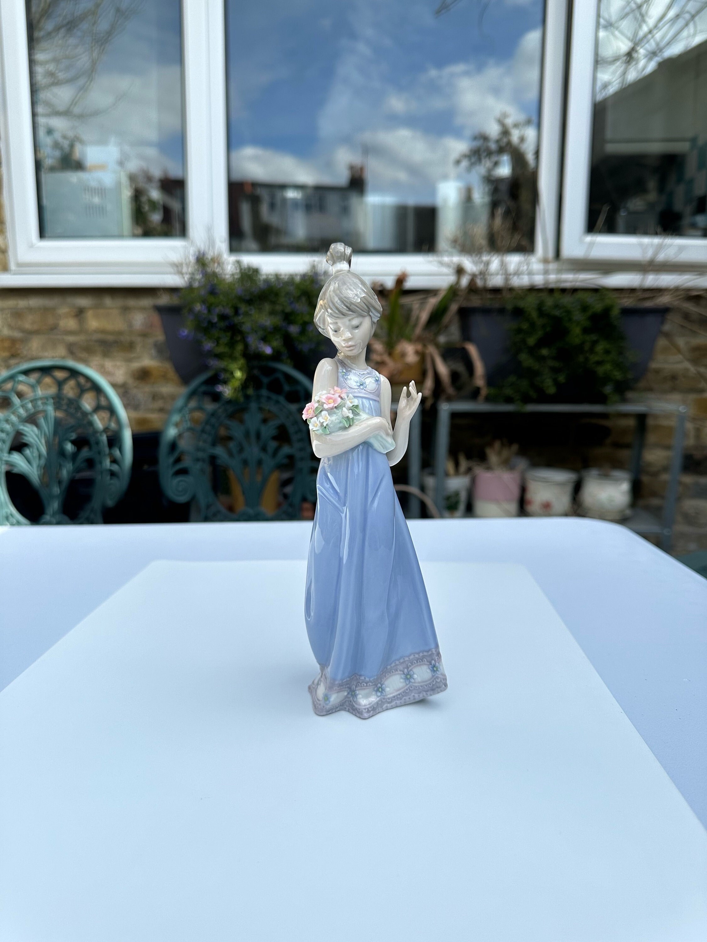 A Signed Lladro 5604 Spring Token Porcelain Figurine of A Girl in