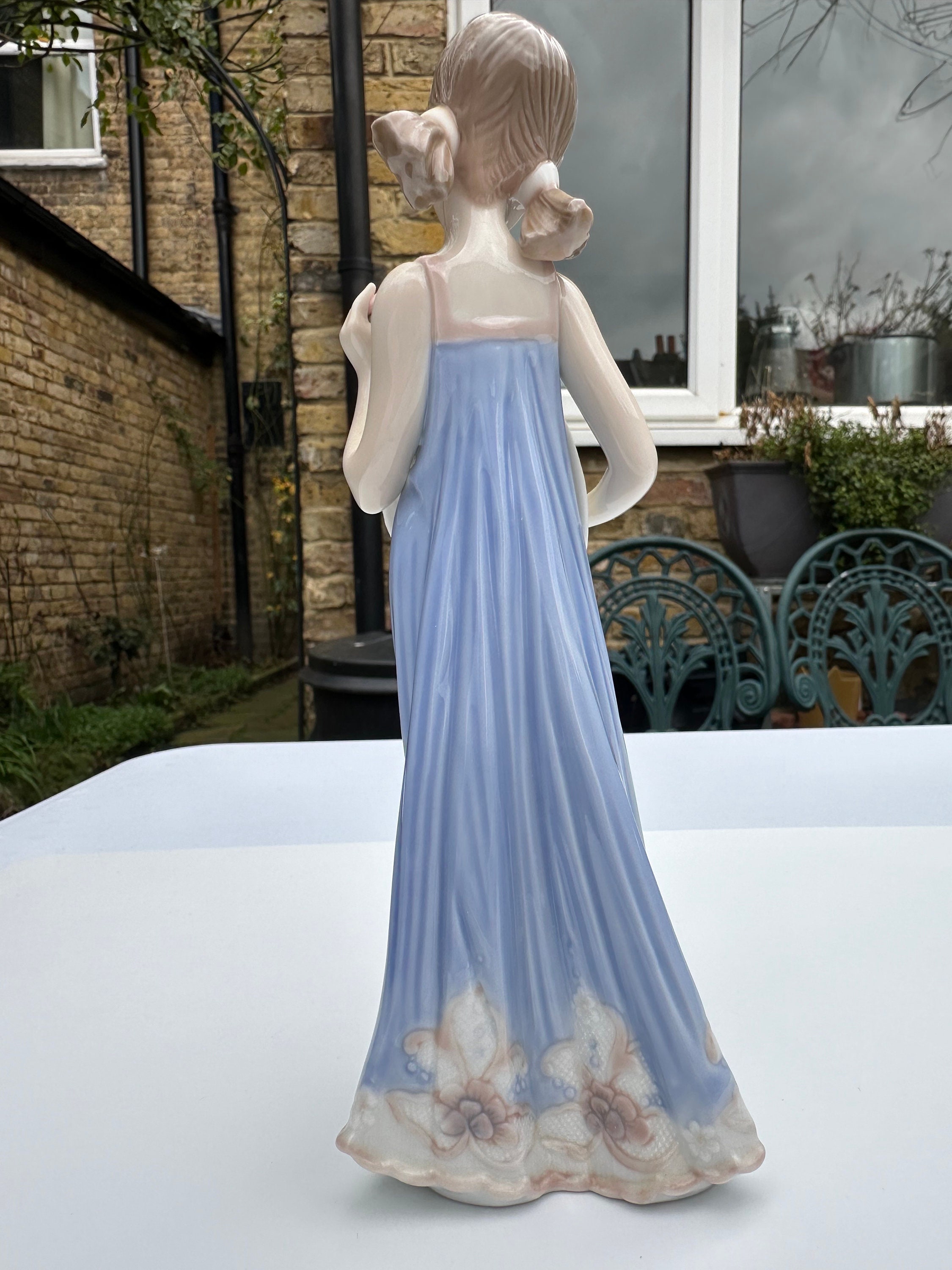 A Lladro 5648 Courtney Porcelain Figurine of A Young Girl in Blue
