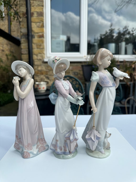 Figura de Porcelana Lladró 7618 Garden Song de Una Mujer Joven con