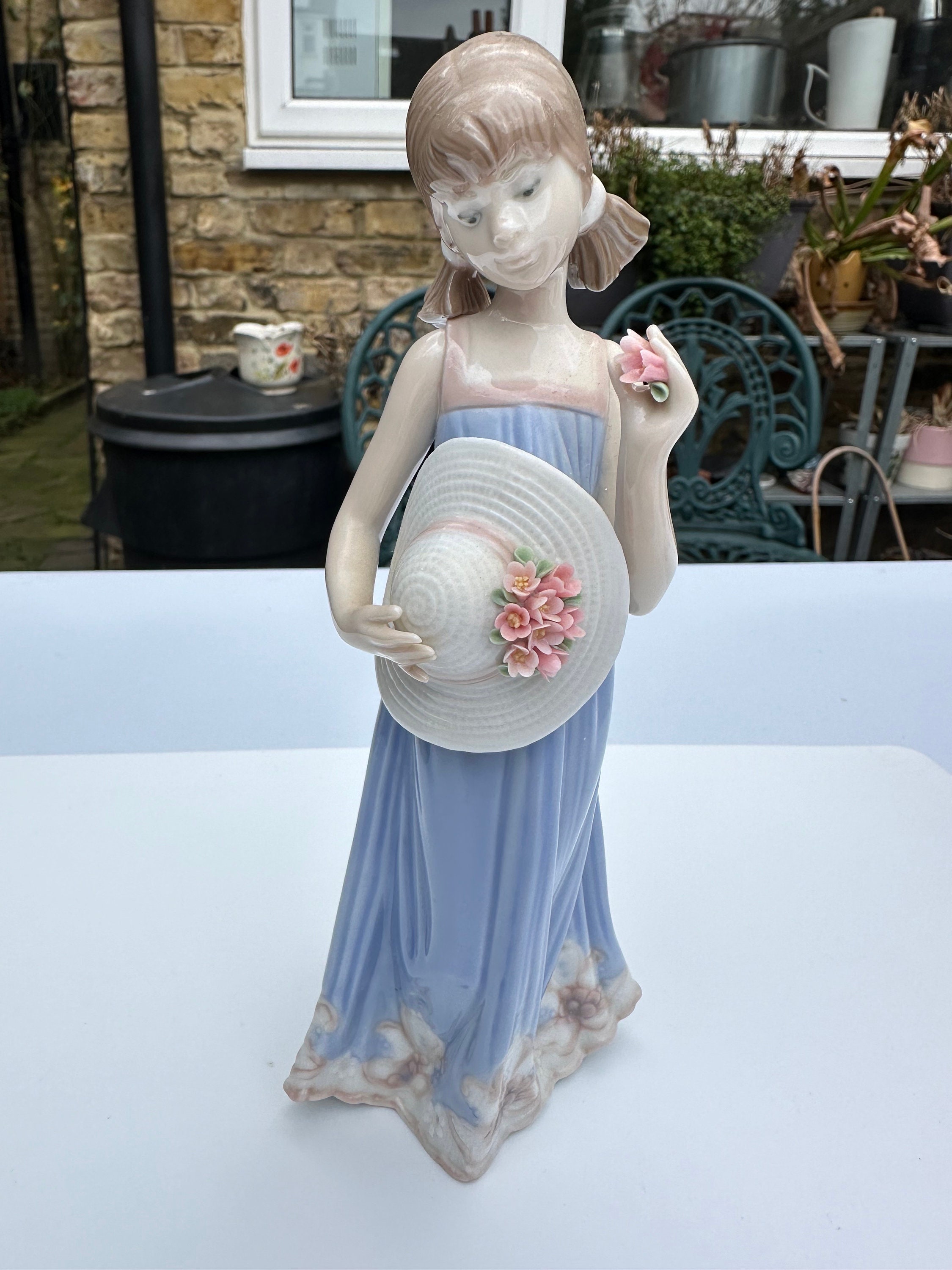 A Lladro 5648 Courtney Porcelain Figurine of A Young Girl in Blue