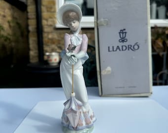 Figura de Porcelana Lladró 7618 Garden Song de Una Mujer Joven con