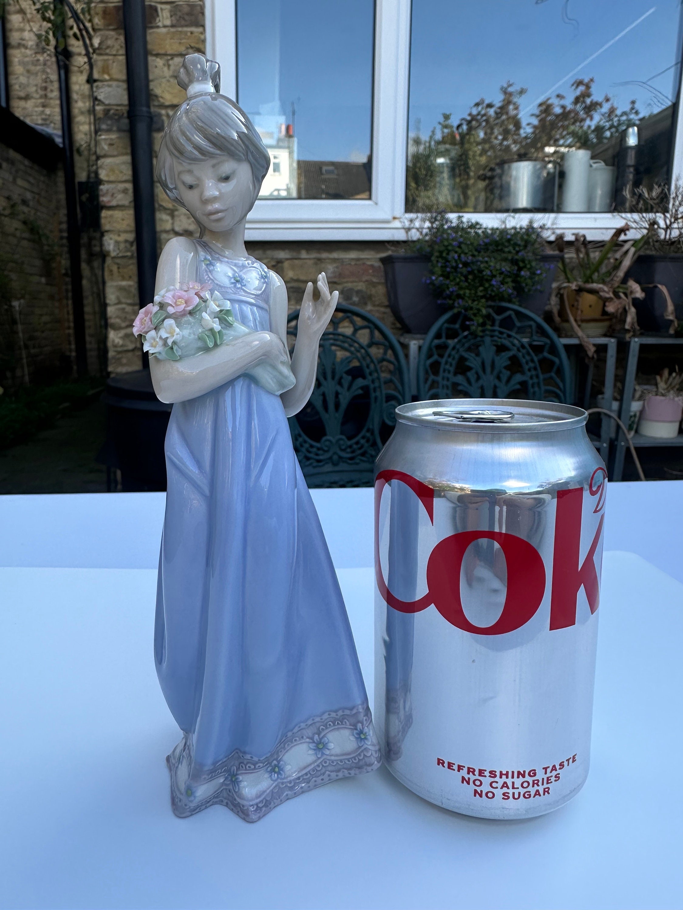 A Signed Lladro 5604 Spring Token Porcelain Figurine of A Girl in