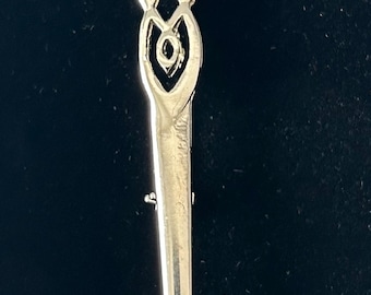 Celtic Kilt Pin English Pewter Amethyst Coloured Stone