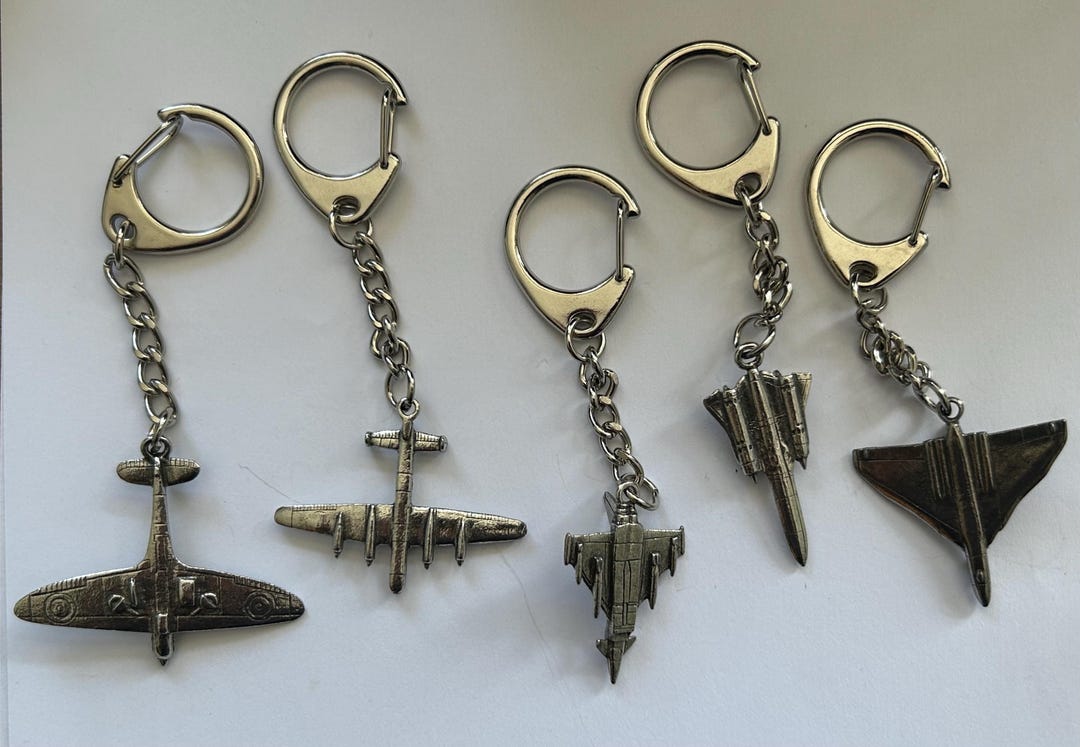 WW2 Spitfire RAF Fighter Aircraft Metal Enamel Keyring Battle Of Britain Plane E - Foto 4