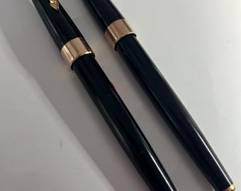 Vintage Circa 1963 Parker 17 Super Duofold fountain pens in black with gold trim x 2 Available