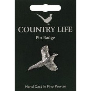 Puede incluir: Pin de plata con un faisán en vuelo. La insignia está hecha a mano en peltre fino y tiene las palabras "Country Life Pin Badge" en la tarjeta.