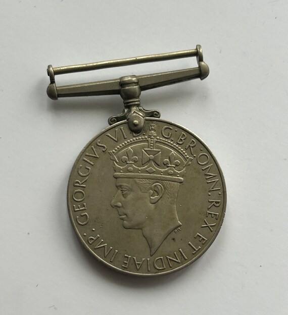 World War 2 1939-1945 King George VI Victory Medal and Defence