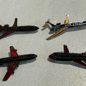 1960 London Airport Emaille Flugzeug Pin Anstecker