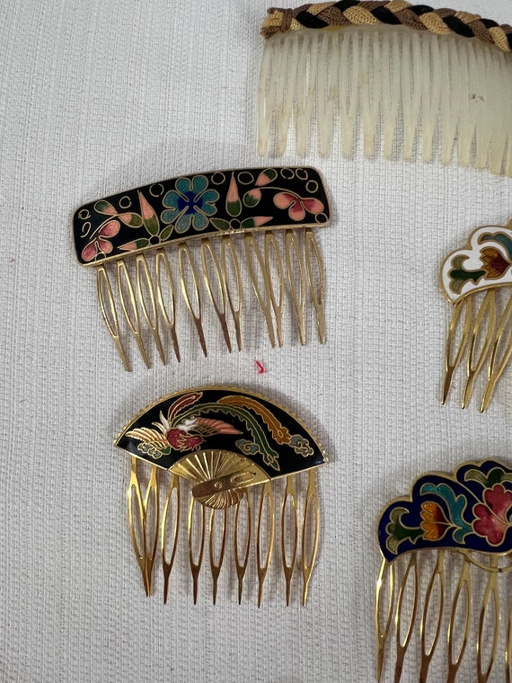 Lot of 12 vintage hair combs - image 2