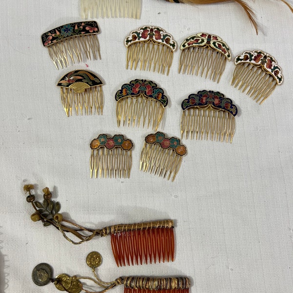 Lot of 12 vintage hair combs