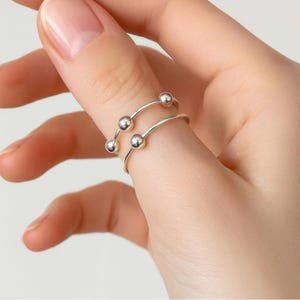 Handgemachte Silber Fidget Ring | Angst & Stressabbau Ring | Sterling Silber Spinner Ring mit fünf beweglichen Perlen | Für Babies und Teenager