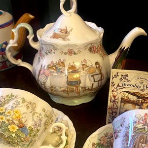 Royal Doulton From The Brambly Hedge Full size Tea Pot