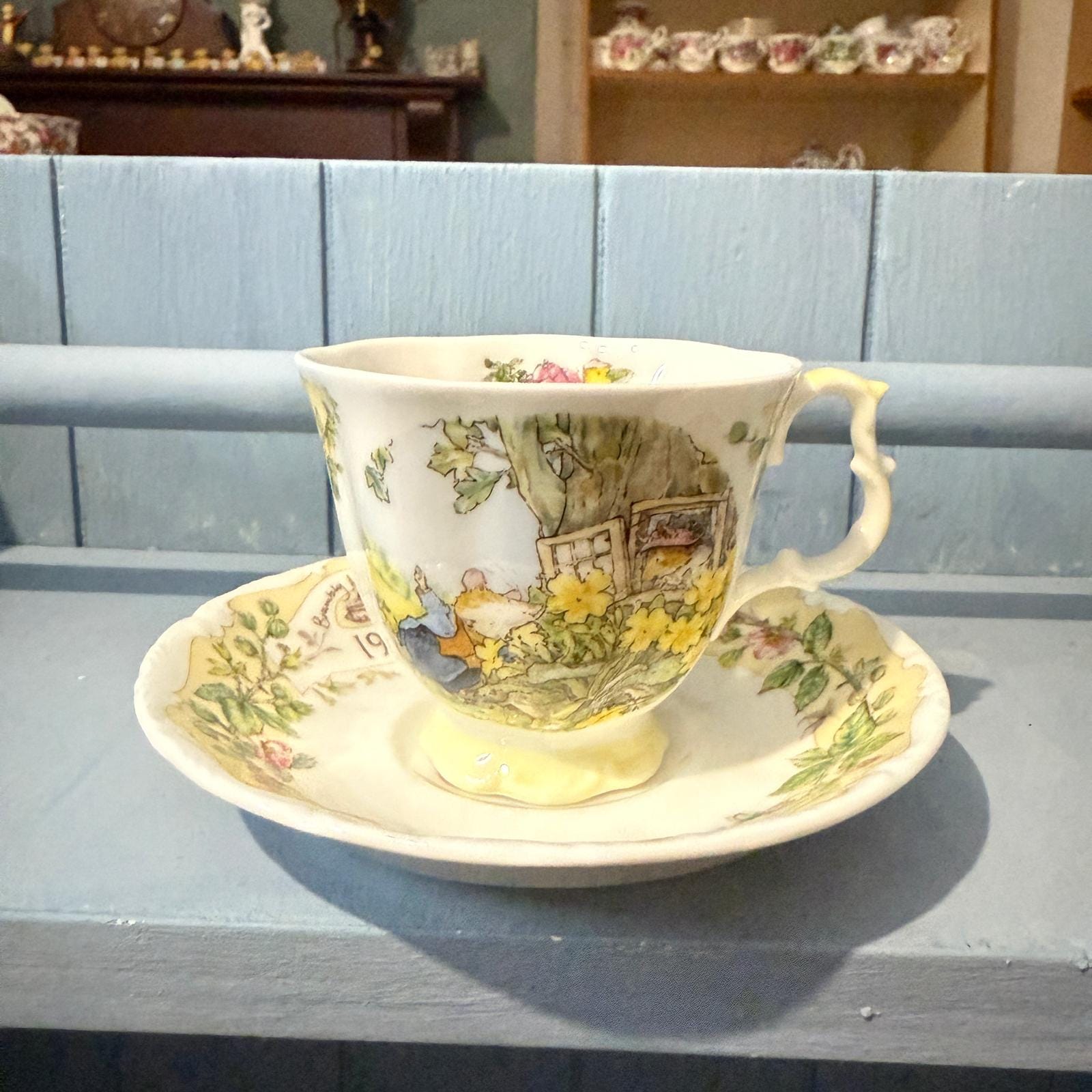 ブランブリーヘッジカップ＆ソーサーコレクターズアイテム、希少品 