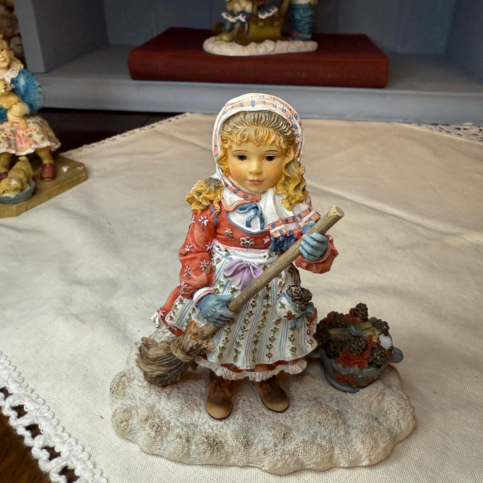 Christine Haworth Leonardo Collection Figurines – Charming