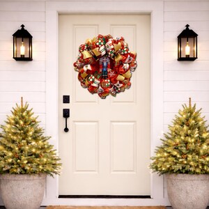 Corona navideña Cascanueces, decoración navideña a cuadros rojos para la puerta, corona para la puerta principal imagen 5