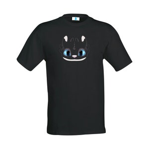 Dart/DragonTrainer/Idea Regalo/T-Shirt Manica Corta in 100% Cotone/Abbigliamento Unisex per Uomo e Donna/Feltyde