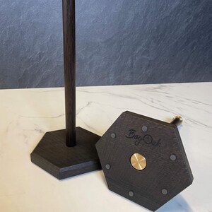 Portarotolo di carta verticale con base esagonale e terminali in ottone Design Portarotolo da cucina Regalo di inaugurazione della casa