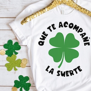 Que te acompañe la suerte Tee Spanish Teacher Shirt Bilingual Teacher Dual Language Instruction Teacher Tee March St. Patrick's Day