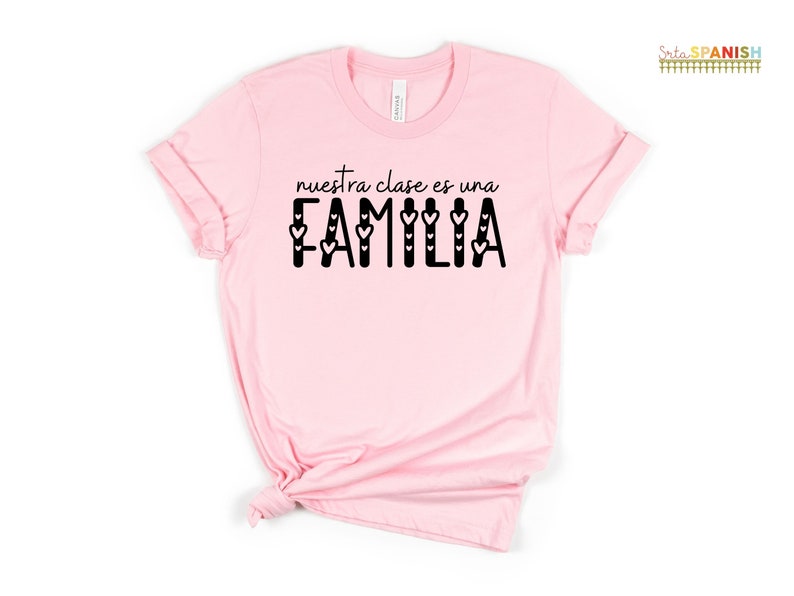 Nuestra Clase es una Familia Hearts Spanish Tee Back to School T Shirts for Spanish Teachers Dual Language Instruction Bilingual Tee Pink