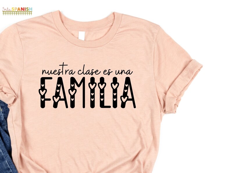 Nuestra Clase es una Familia Hearts Spanish Tee Back to School T Shirts for Spanish Teachers Dual Language Instruction Bilingual Tee Heather Peach