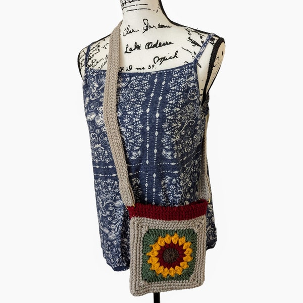 Crochet Sunflower Crossbody Bag, Comfy Sunflower Purse, Hippie Style Bag, Boho Hipster Purse, Indie Sunflower Bag, Casual Essentials Bag,