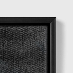 K&ouml;nnte beinhalten: Eine schwarze Leinwand mit einem strukturierten Untergrund.