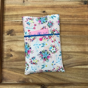 Medium Padded Book Sleeve with Pocket, Pink Flora Book Sleeve