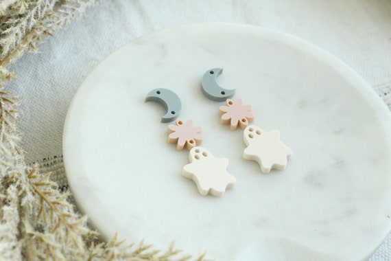 Boho Ghost and Blue Moon Acrylic Earring Making Charms Kit 3 Pairs Halloween Boho Ghost Flower Moon Charm Earring Making Set Acrylic Blanks