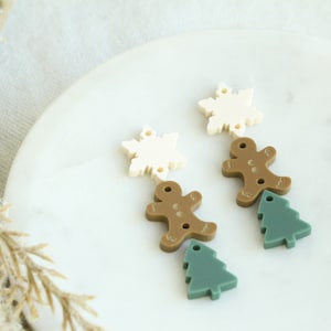 Gingerbread Man Christmas Acrylic Charm Earring Blank Stack Christmas Tree Acrylic Charms Bow and Snowflake 3 Pairs Earring Making Supplies